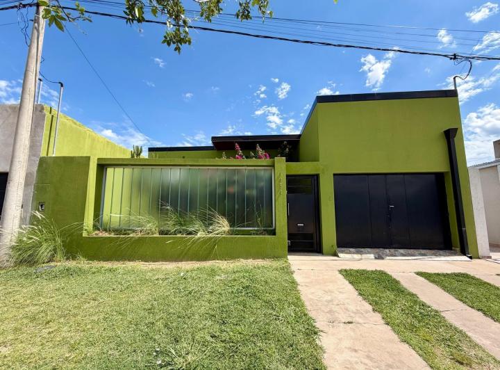 Casa · 151m² · 4 Ambientes · 1 Cochera