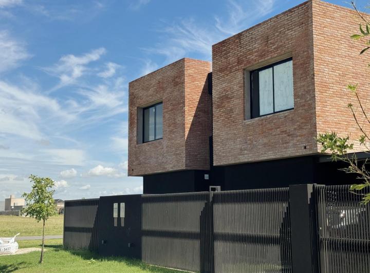 Casa · 78m² · 4 Ambientes · 1 Cochera