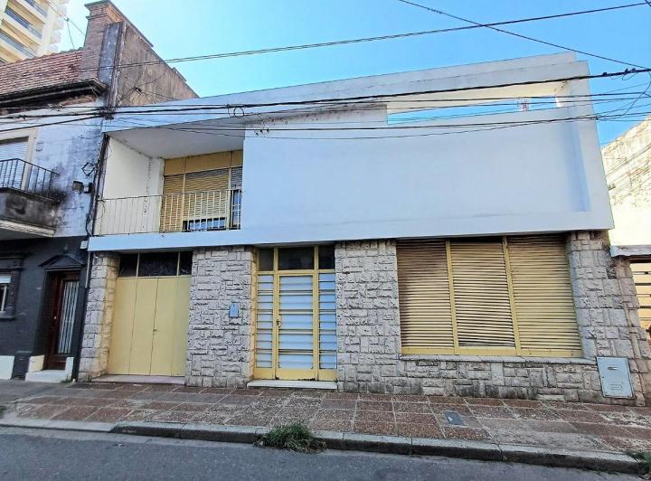 Casa · 182m² · 5 Ambientes · 1 Cochera