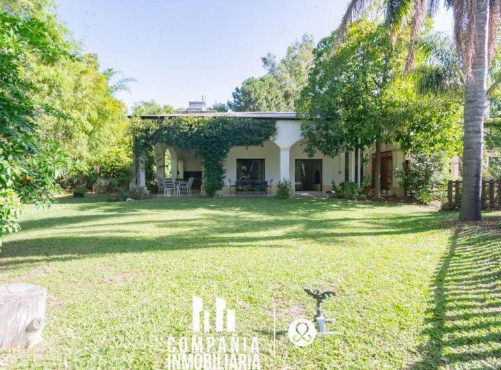 Casa · 345m² · 3 Dormitorios · 2 Cocheras