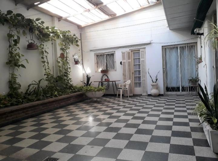 Casa · 230m² · 6 Ambientes · 1 Cochera