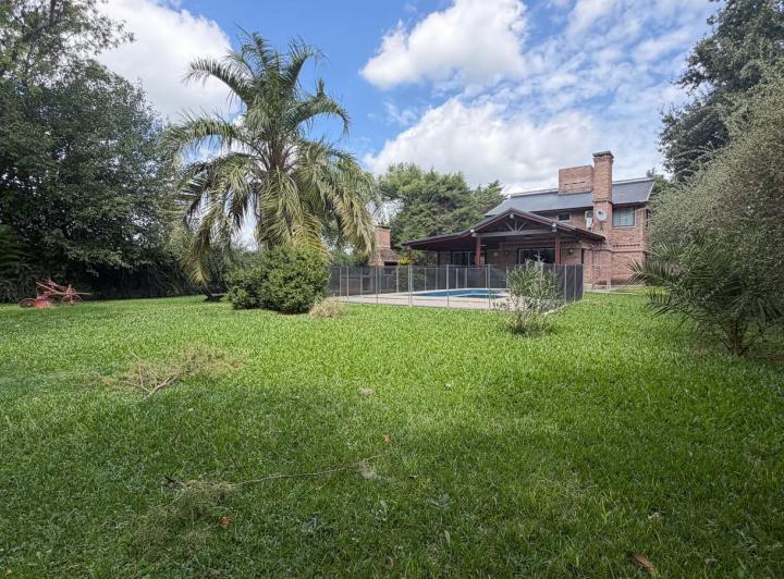 Casa · 1000m² · 5 Ambientes · 1 Cochera