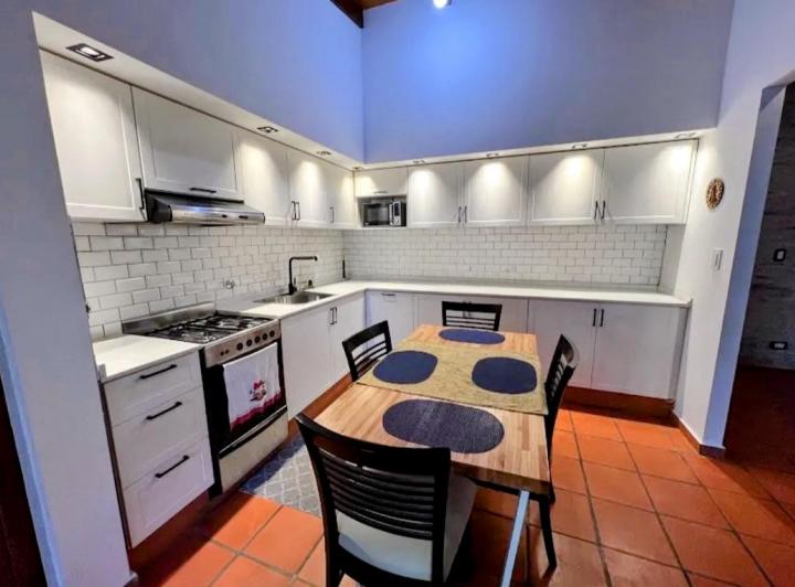 Casa · 110m² · 5 Ambientes · 2 Cocheras