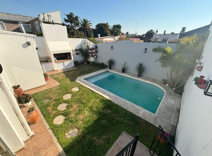 Casa · 231m² · 4 Ambientes · 1 Cochera