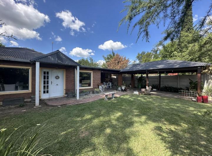 Casa · 156m² · 3 Ambientes · 2 Cocheras