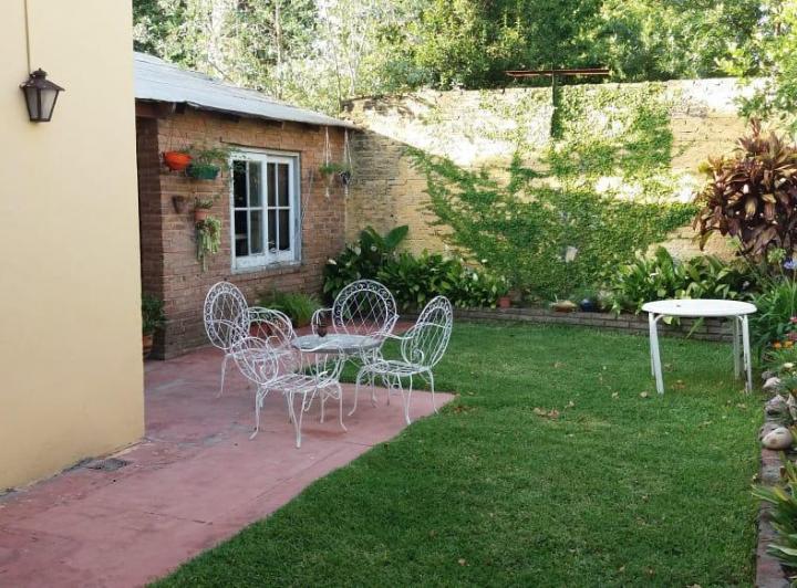 Casa · 230m² · 5 Ambientes · 2 Cocheras