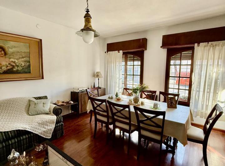Casa · 200m² · 6 Ambientes · 1 Cochera