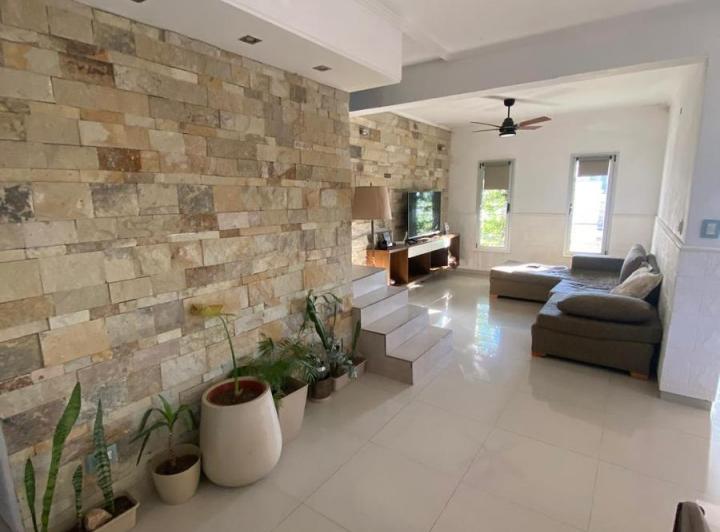 Casa · 157m² · 3 Dormitorios · 2 Cocheras