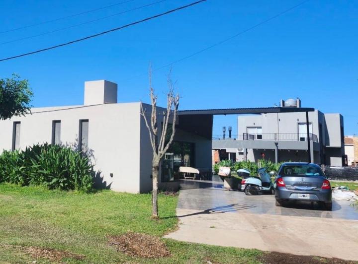 Casa · 100m² · 3 Ambientes · 1 Cochera