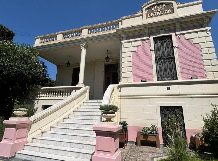 Casa · 330m² · 7 Ambientes · 2 Cocheras