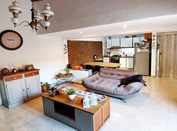 Casa · 277m² · 8 Ambientes · 1 Cochera