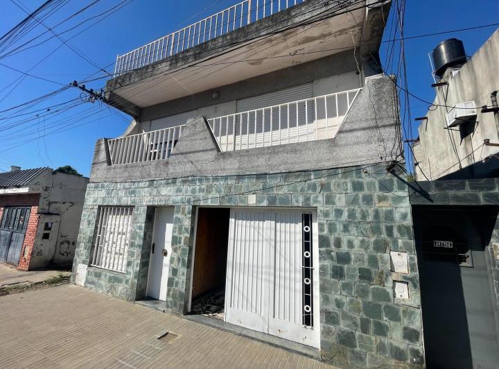 Casa · 220m² · 4 Ambientes · 1 Cochera