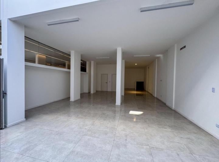 Local comercial · 237m² · 1 Ambiente · 1 Cochera