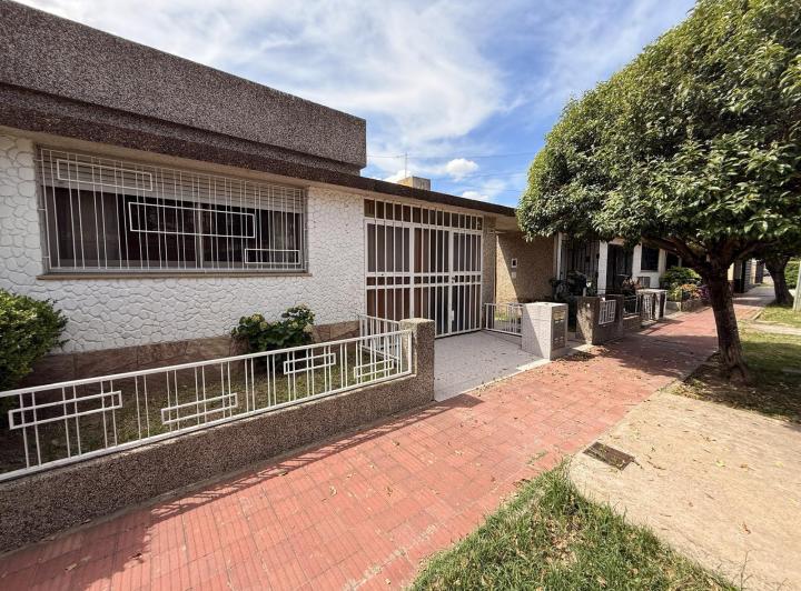 Casa · 85m² · 4 Ambientes · 1 Cochera