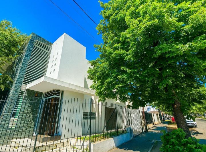 Casa · 95m² · 5 Ambientes · 2 Cocheras