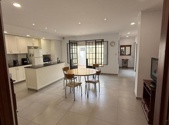 Casa · 160m² · 6 Ambientes · 1 Cochera