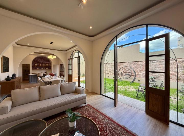 Casa · 203m² · 7 Ambientes · 1 Cochera
