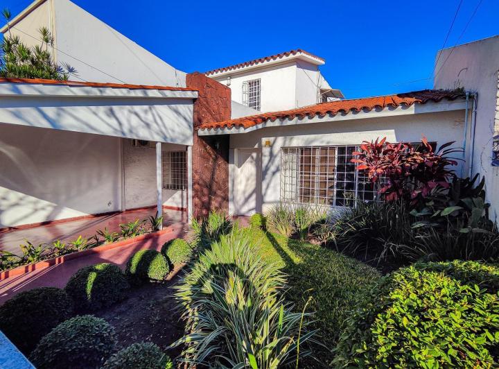 Casa · 184m² · 6 Ambientes · 1 Cochera