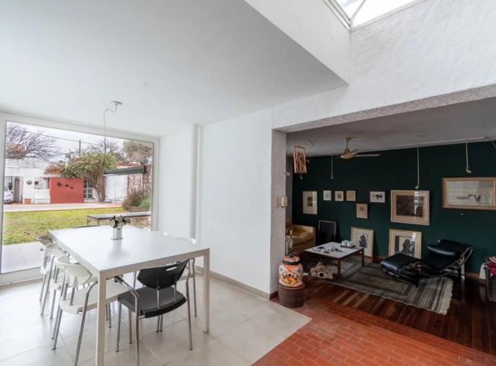 Casa · 200m² · 8 Ambientes · 2 Cocheras