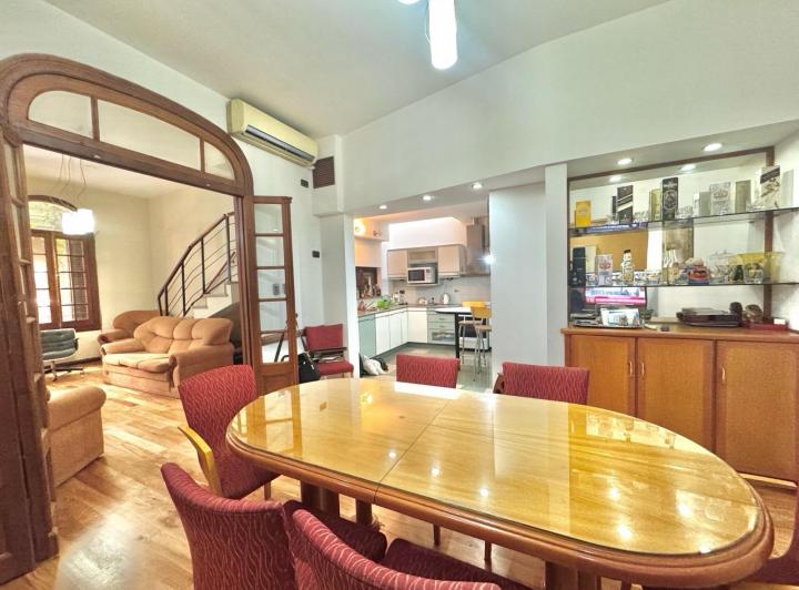 Casa · 188m² · 7 Ambientes · 1 Cochera