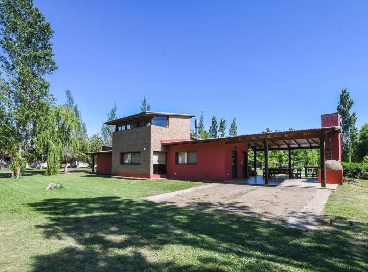 Casa · 359m² · 7 Ambientes · 2 Cocheras