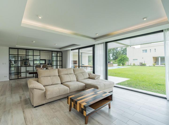 Casa · 200m² · 5 Ambientes · 3 Cocheras