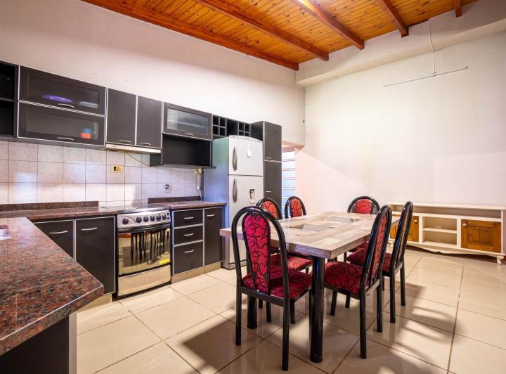 Casa · 196m² · 5 Ambientes · 2 Cocheras