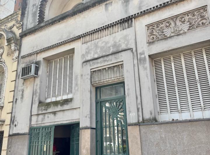 Casa · 375m² · 8 Ambientes · 1 Cochera