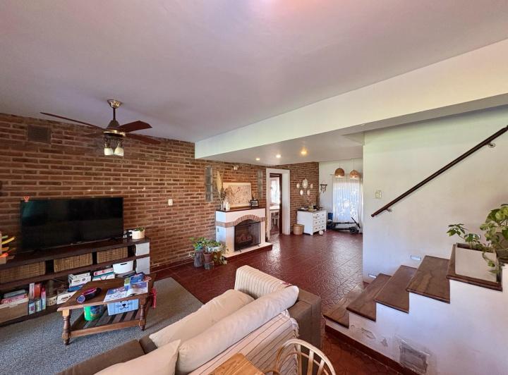 Casa · 165m² · 6 Ambientes · 2 Cocheras