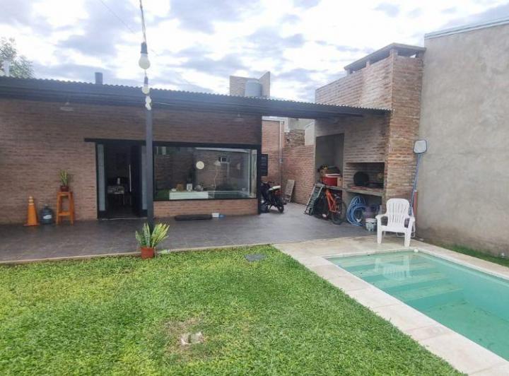 Casa · 141m² · 5 Ambientes · 2 Cocheras