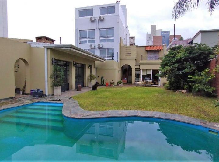 Casa · 242m² · 7 Ambientes
