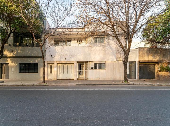 Casa · 350m² · 7 Ambientes · 3 Cocheras