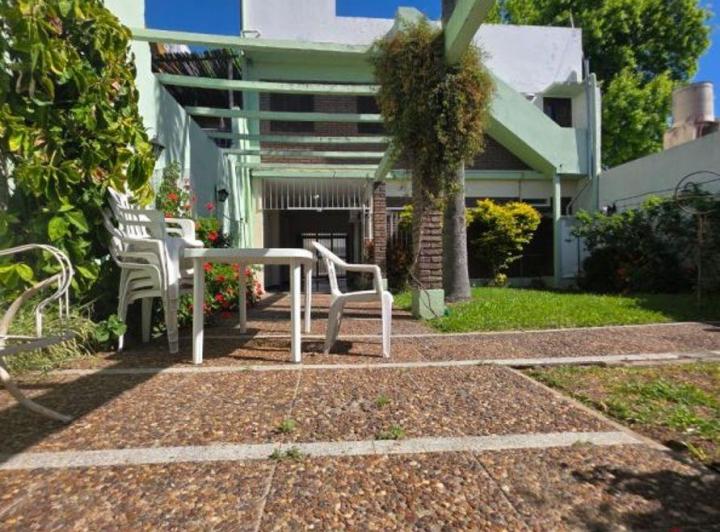 Casa · 225m² · 5 Ambientes · 3 Cocheras