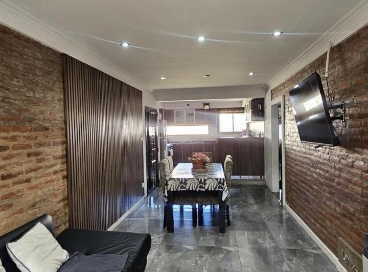 Casa · 72m² · 4 Ambientes · 2 Cocheras