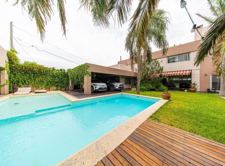 Casa · 234m² · 4 Dormitorios · 3 Cocheras