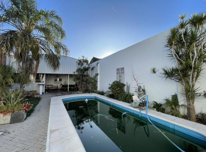 Casa · 292m² · 5 Ambientes · 2 Cocheras