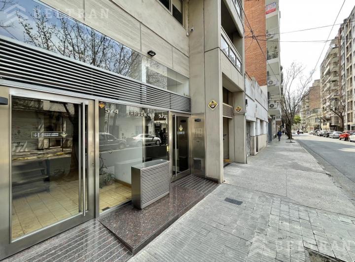 Oficina comercial · 200m² · 8 Ambientes · 1 Cochera