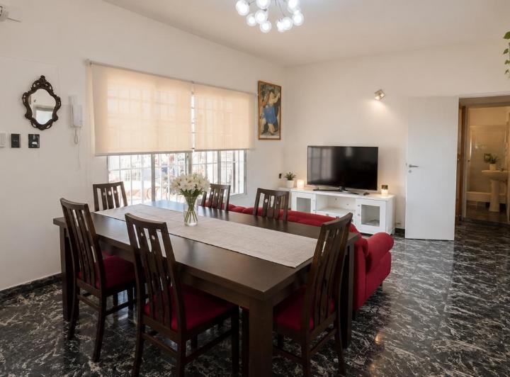 Casa · 146m² · 8 Ambientes · 1 Cochera