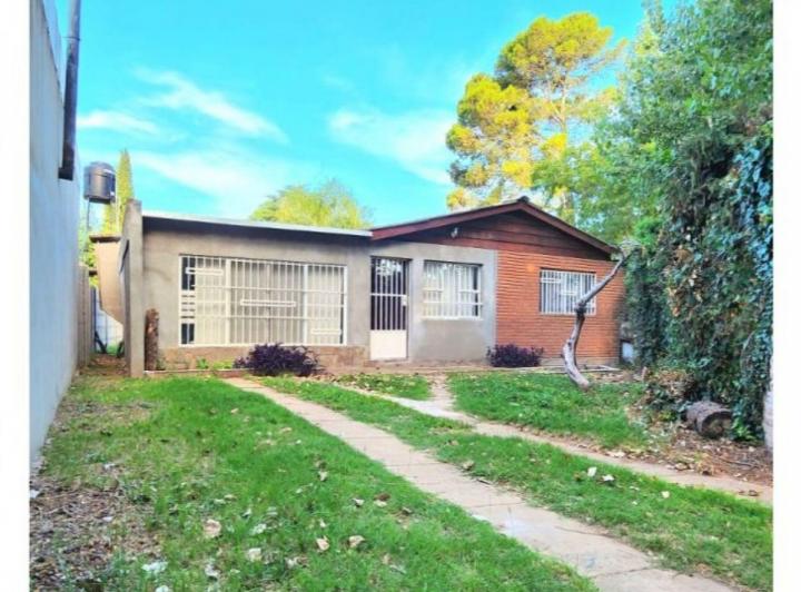 Casa · 85m² · 4 Ambientes · 2 Cocheras