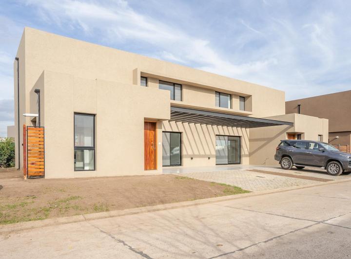 Casa · 164m² · 2 Dormitorios · 2 Cocheras