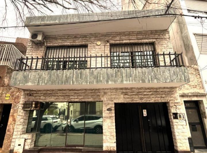 Casa · 230m² · 5 Ambientes · 1 Cochera