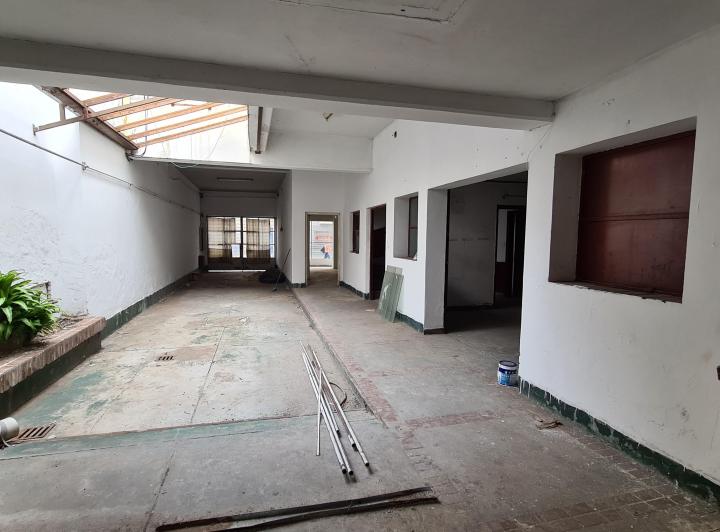 Local comercial · 850m² · 3 Cocheras