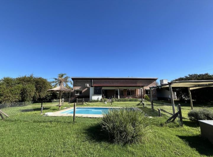 Casa · 95m² · 3 Ambientes · 2 Cocheras