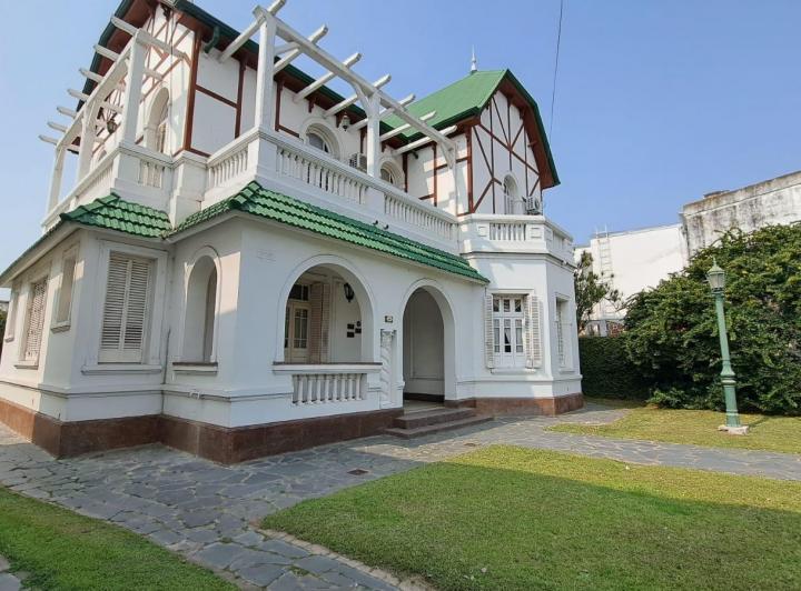 Casa · 309m² · 6 Ambientes · 1 Cochera