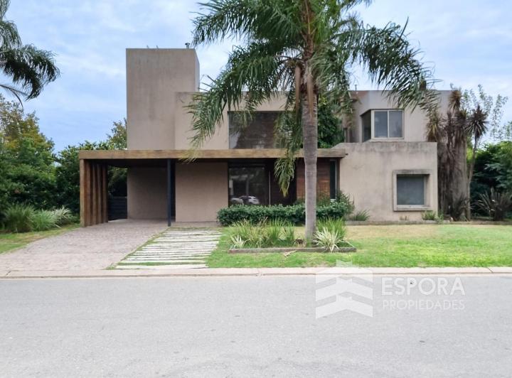 Casa · 500m² · 5 Ambientes · 4 Cocheras