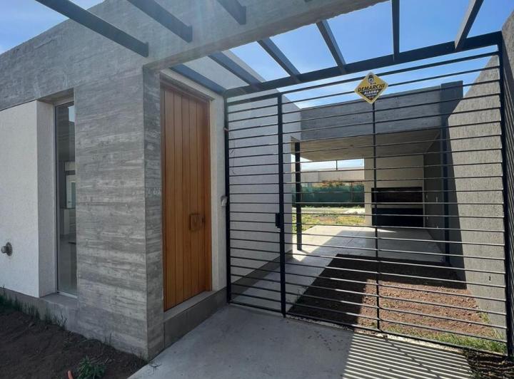 Casa · 124m² · 4 Ambientes · 2 Cocheras