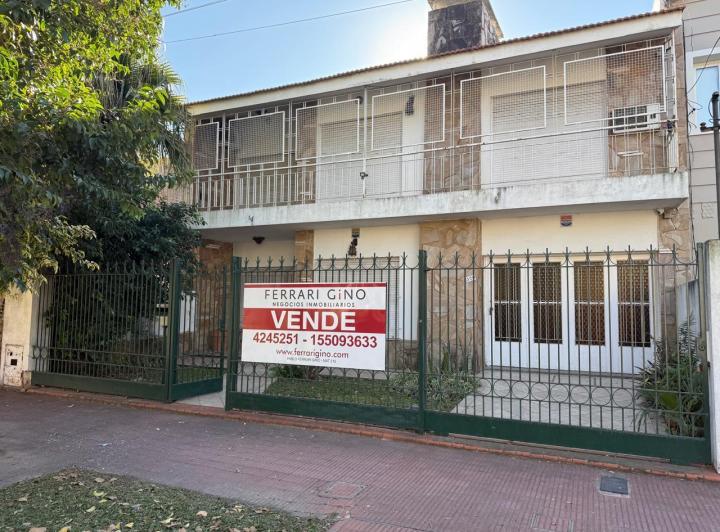 Casa · 289m² · 4 Dormitorios · 2 Cocheras
