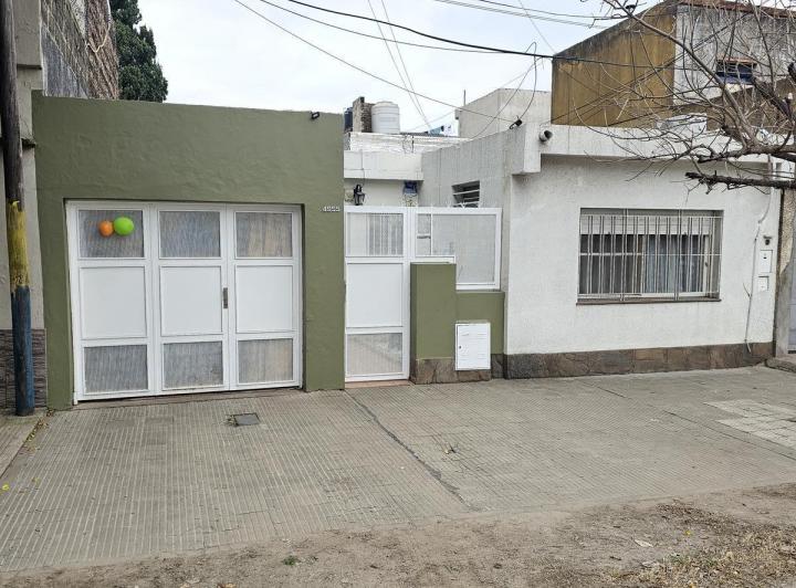 Casa · 140m² · 5 Ambientes · 2 Cocheras