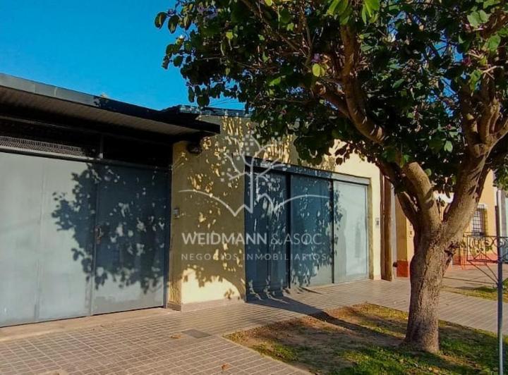Casa · 193m² · 6 Ambientes · 2 Cocheras
