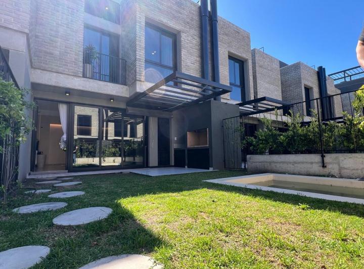 Casa · 131m² · 7 Ambientes · 1 Cochera